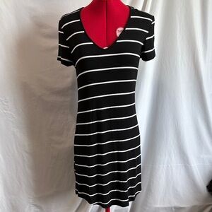 MM347 Elegant Black and White Striped V-Neck Dress
